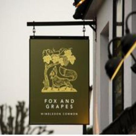 Hotel Fox And Grapes Londýn Exteriér fotografie